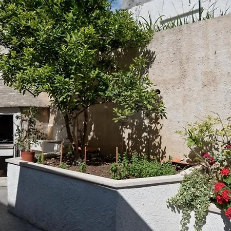 In With Seaview, Terrace, Air Condition, Wifi Apartment