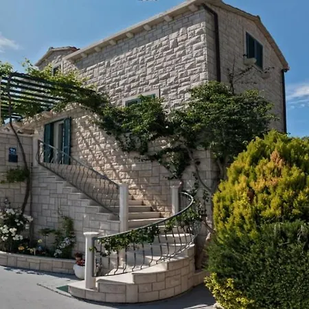 In With Seaview, Terrace, Air Condition, Wifi Apartmán *